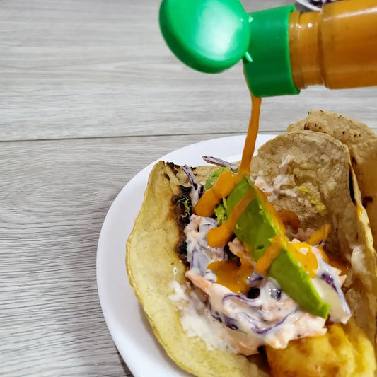 Tacos de pescado estilo Ensenada con mucho chimichurri picante Crunchy